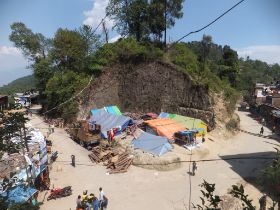 Kaule_Mai 2015_zentraler Chowk_rechts Straße nach Katmandu_links nach Kakani.jpg