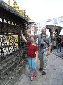 27_BILD0129 - Affentempel, Gebetsmühlen werden stets im Uhrzeigersinn gedreht.JPG